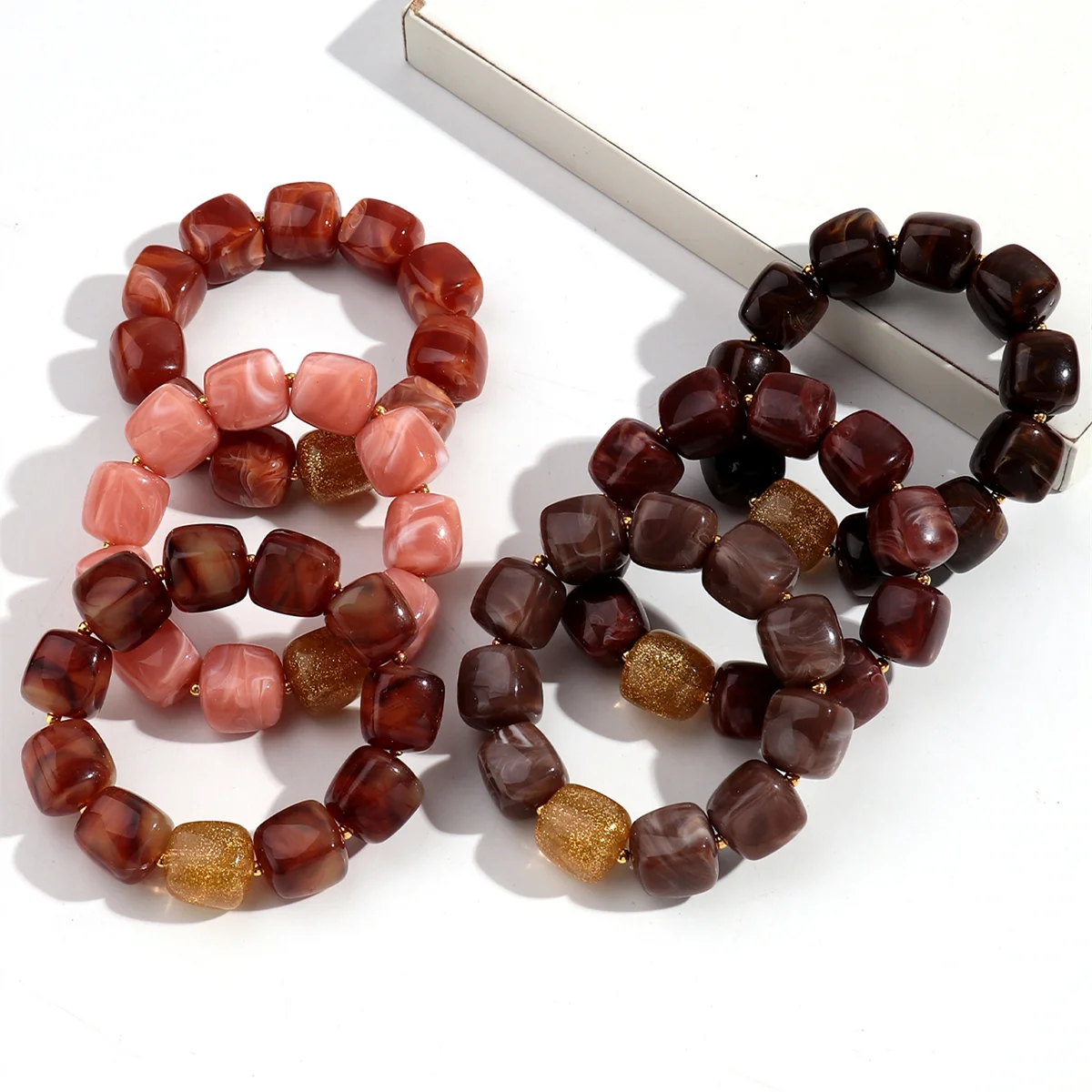 العصرية الاكريليك الملونة هندسية مربع الخرز أساور مرنة للنساء جديد بريق سوار مُزين بالخرز أساور مجوهرات الحفلات