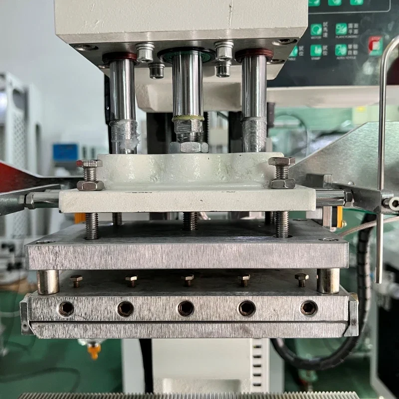 

-Manufacturer Semi Automatic Cap Stamping Machine Easy to Operate Gold Hot Stamping Machine for Greeting Cards