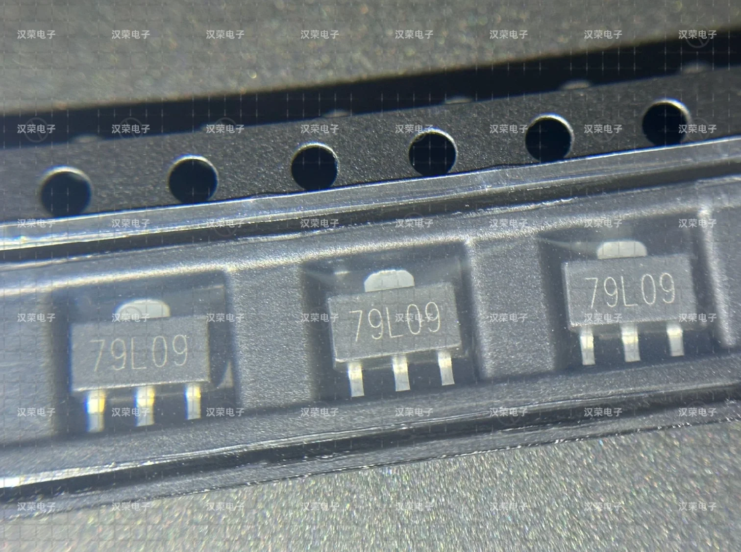 79L09 surface mount three-terminal voltage regulator outputs 9V/100mA in SOT-89 package  New and Original In Stock