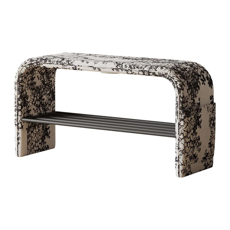You can sit on a shoe change stool when you enter the door, wear a shoe cabinet at the door, and a narrow bench at the door