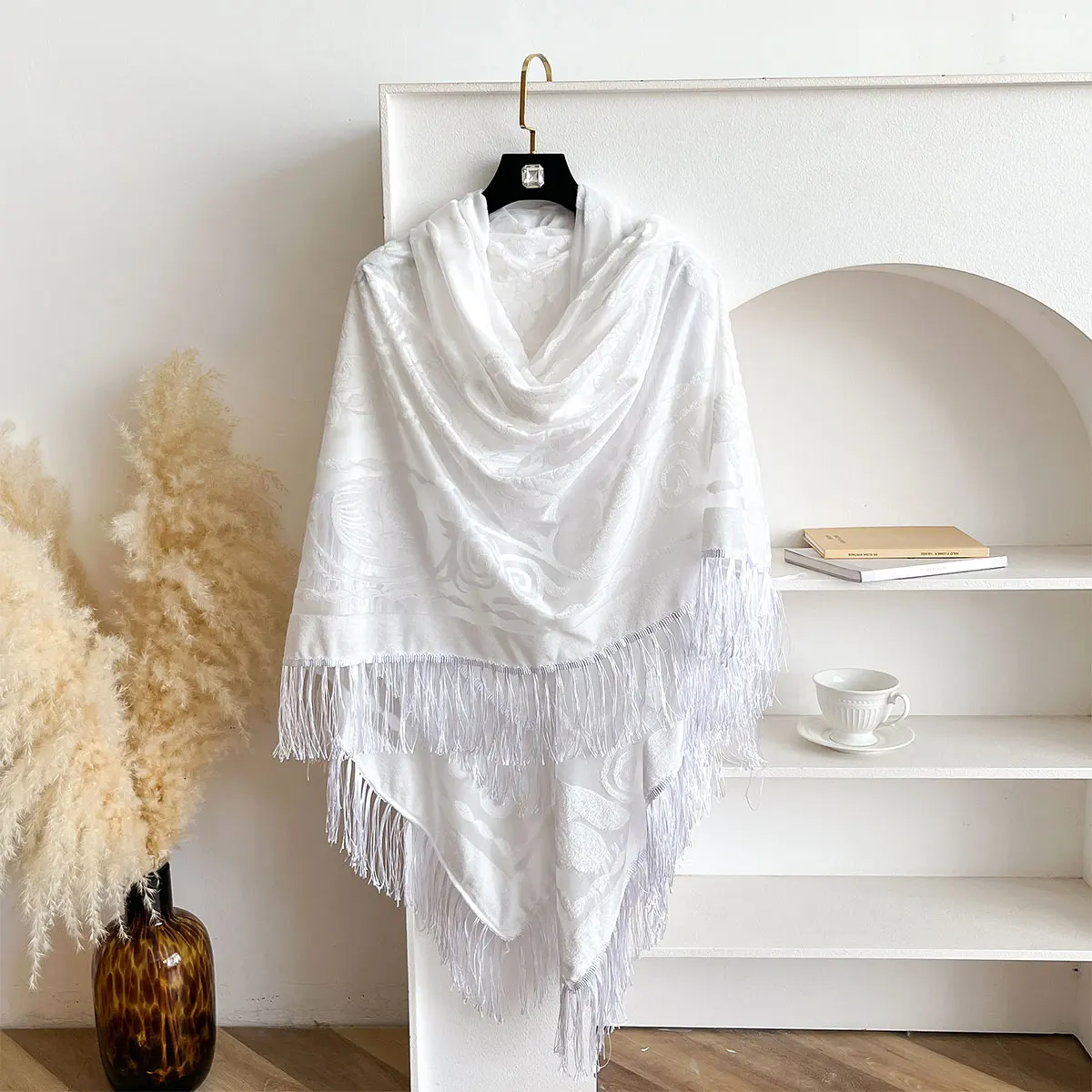 Immagine 7: Sciarpa Retrò in Velluto con Nappe Ricamo Floreale Sciarpa Calda da Donna per Primavera Autunno Inverno Stile Etnico Accessorio Moda