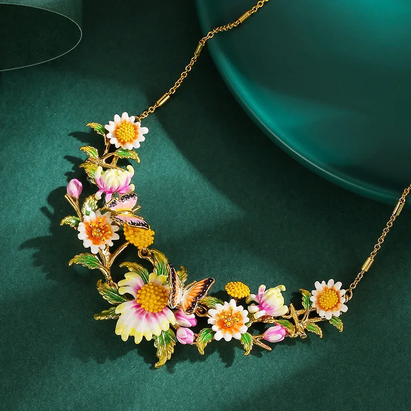 Original Design Premium Mori Enamel Glaze Gradient Daisy Flower Butterfly Pendant Large Necklace Flower Cluster Clavicle Chain