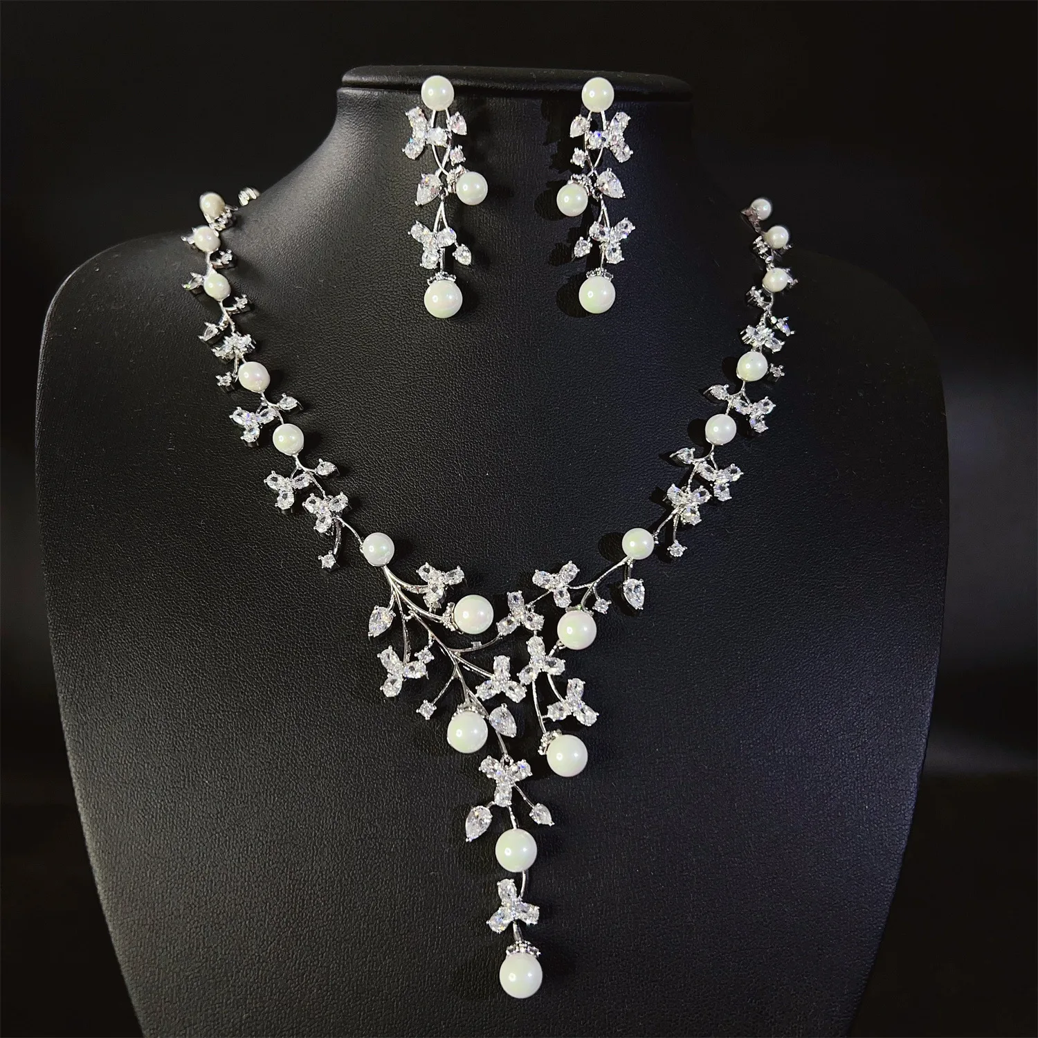 

New Romantic Pop Leaf Shape Pearl Necklace Earrings Light Luxury Jewelry Set for Dubai Women Wedding Travel Holiday Gift M-754