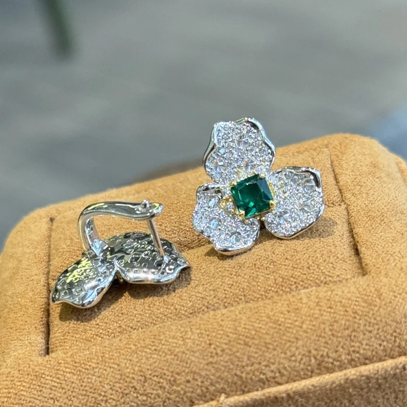 S925 Sterling silver emerald square Diamond flower core clover ear stud ear Beat Superior sense flash diamond color diamond colo