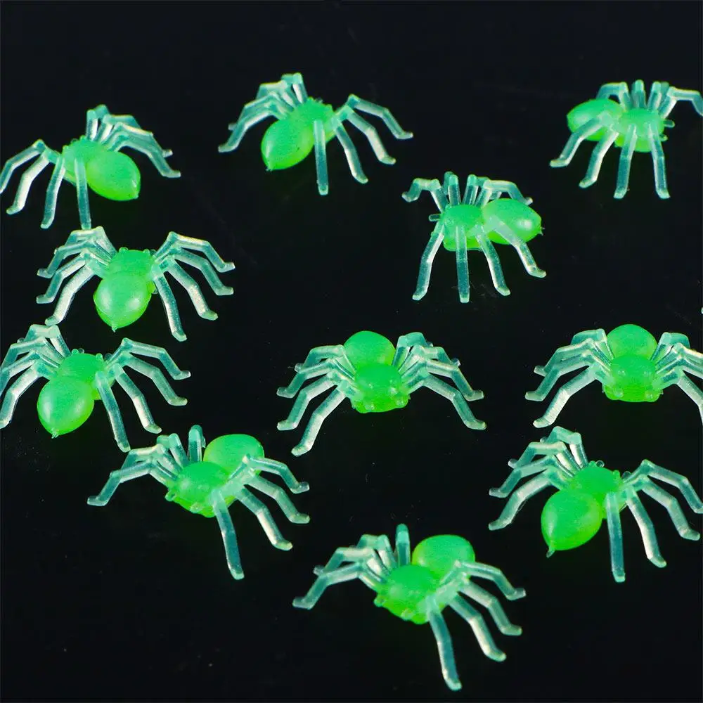 100 ピース/ロット DIY 誕生日パーティー用品黒プラスチック偽クモジョークおもちゃハロウィンいたずら小道具ハロウィン装飾