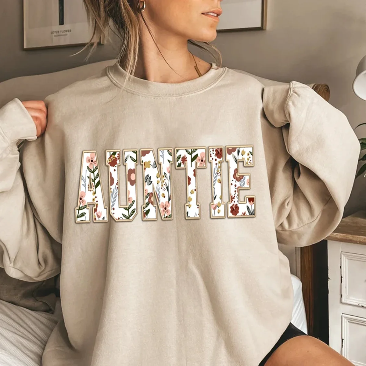 

Personalized Auntie Sweatshirt Gift for Auntie Women's Sweatshirt Gift Auntie T-Shirt Shirt Auntie Floral Applique