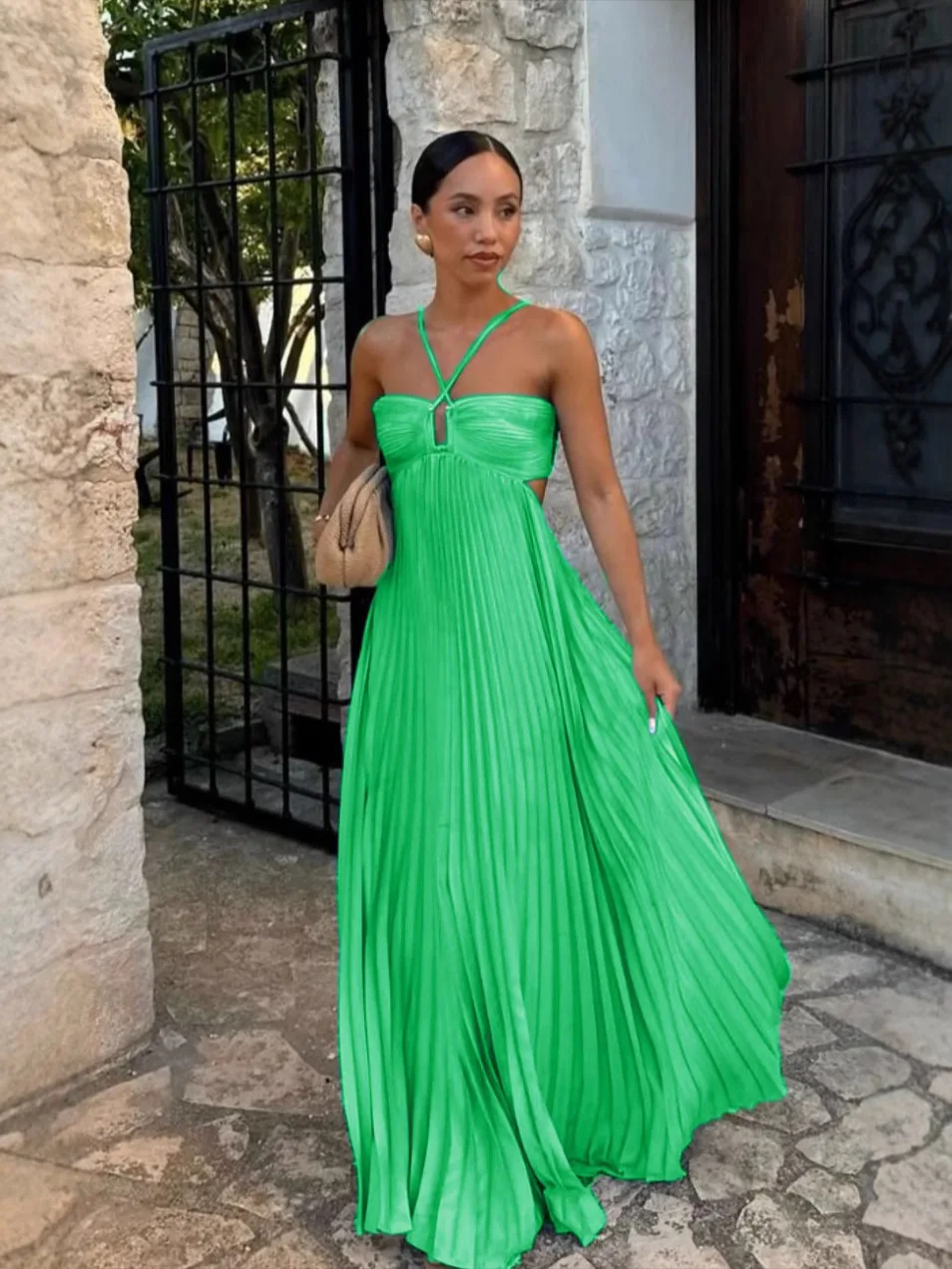 2025Chic couleur unie dos nu Robe de soirée été évider plissé Satin Robe longue Sexy licou taille haute vacances femmes Robe