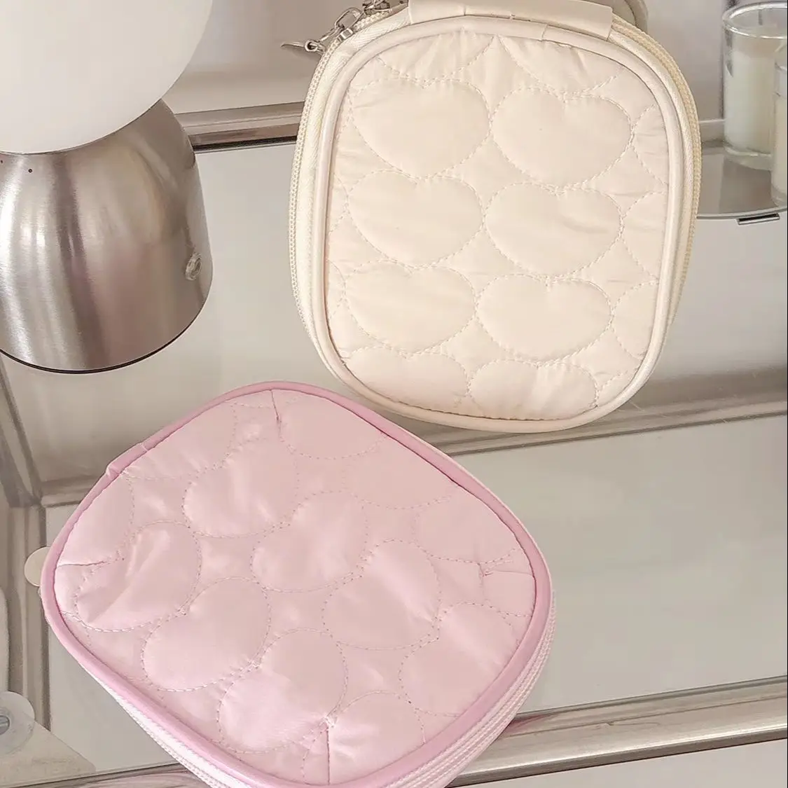 YT Portable Simple and Stylish New Makeup Refill Flip Wallet Quilted Heart-Shaped Storage Bag for Travel