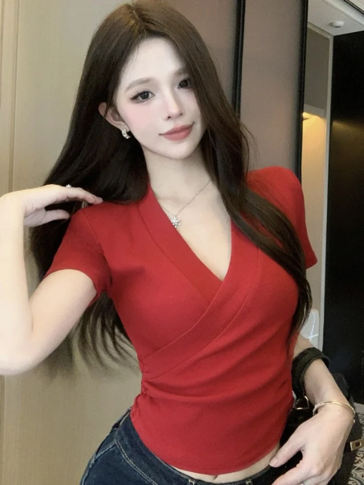 

Женская летняя футболка Spicy Girl с V-образным вырезом, плиссированная, с коротким рукавом, однотонная, с эффектом похудения, новинка