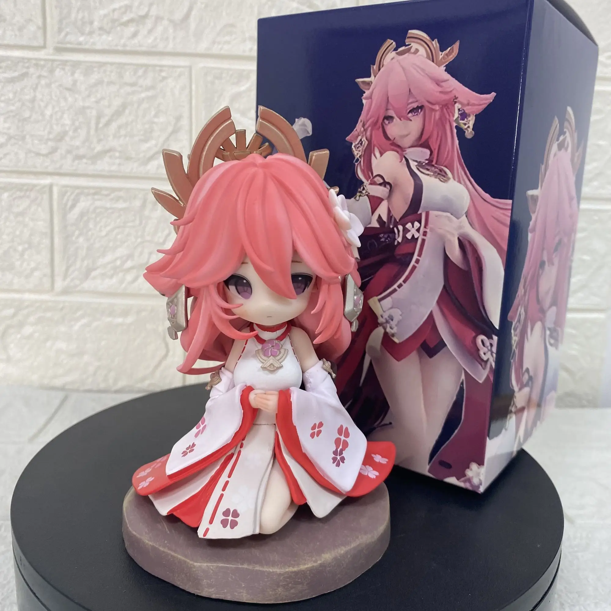 

Q-style Mochizuki character figurine from the "Yiyou" game - cute and trendy desk decoration for kids