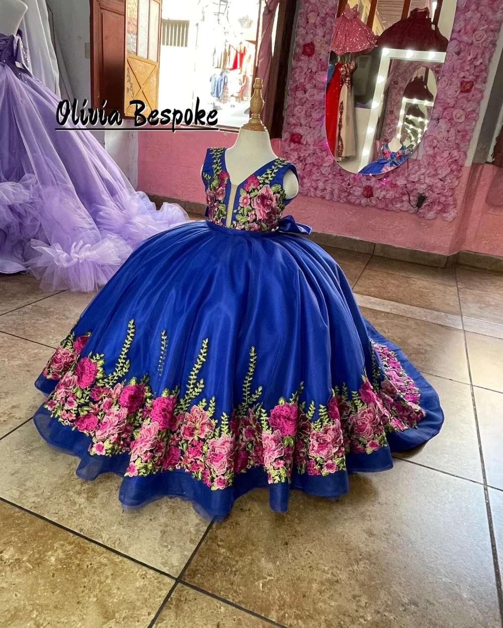 

Mexican Roses Embroidery Flower Girls Dresses For Wedding Party Royal Blue Princess Prom Dress Customized