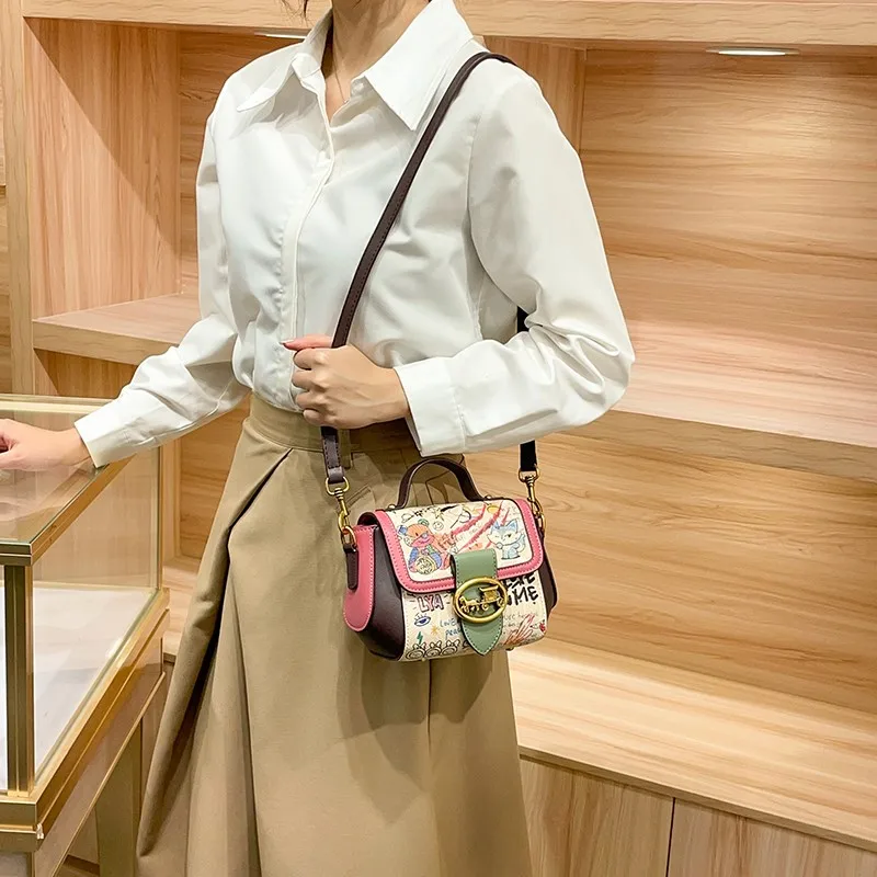 حقيبة يد نسائية جرافيتي ذات علامة تجارية فاخرة خفيفة 2025 لربيع وصيف جديدة راقية متعددة الوظائف مصممة على الكتف عبر الجسم