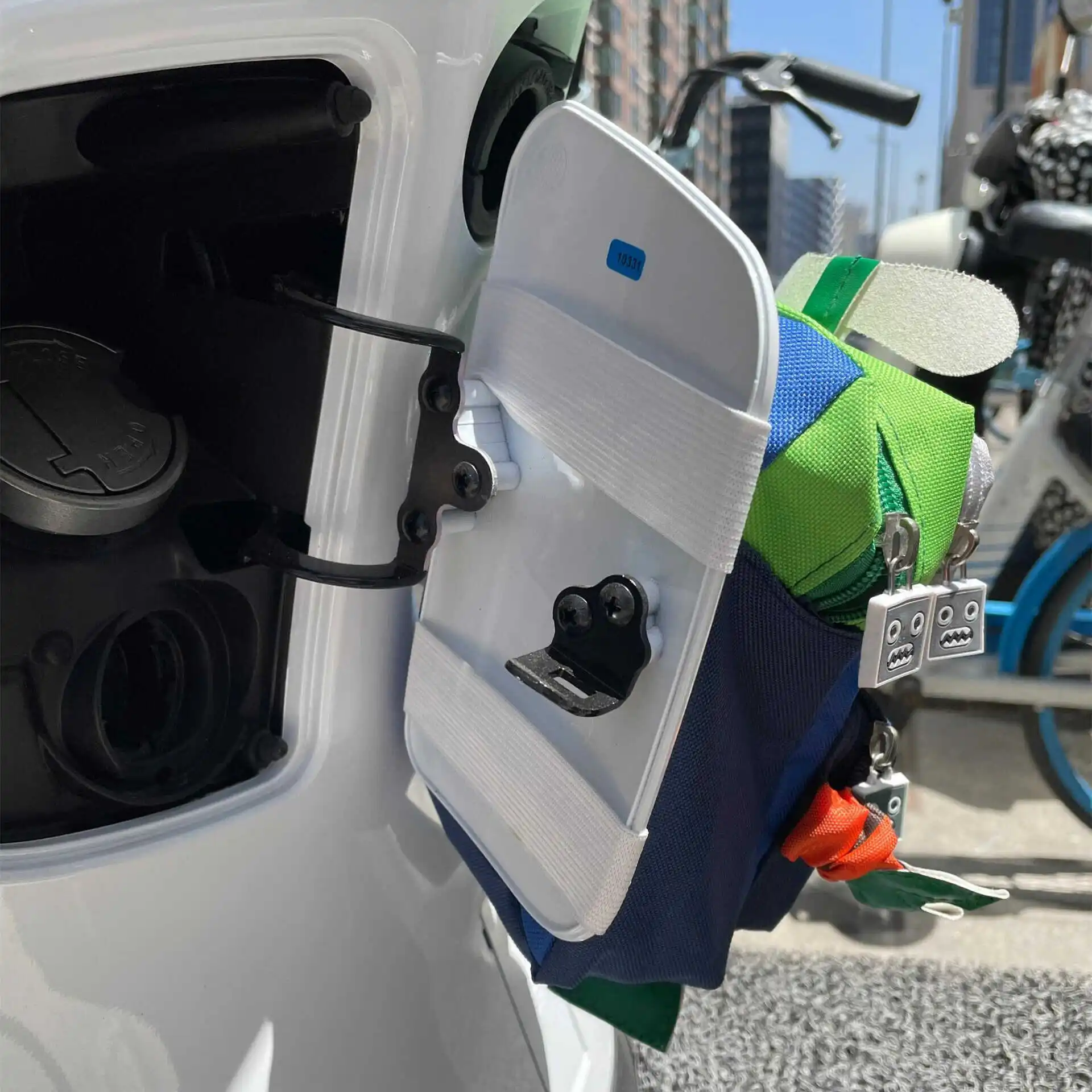 Creative Handlebar Bag for E-Bikes - Phone & Bottle Holder with Multi-Pocket Storage | Universal Fit for Cycling & Commuting