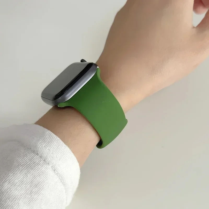 Apple Watchバンド 46mm 42mm 45mm 44mm 40mm シリコンスポーツブレスレット iWatchシリーズ 11 10 - 8 7 6 5 4 SE 9 Ultra 3/2 49mm ストラップ