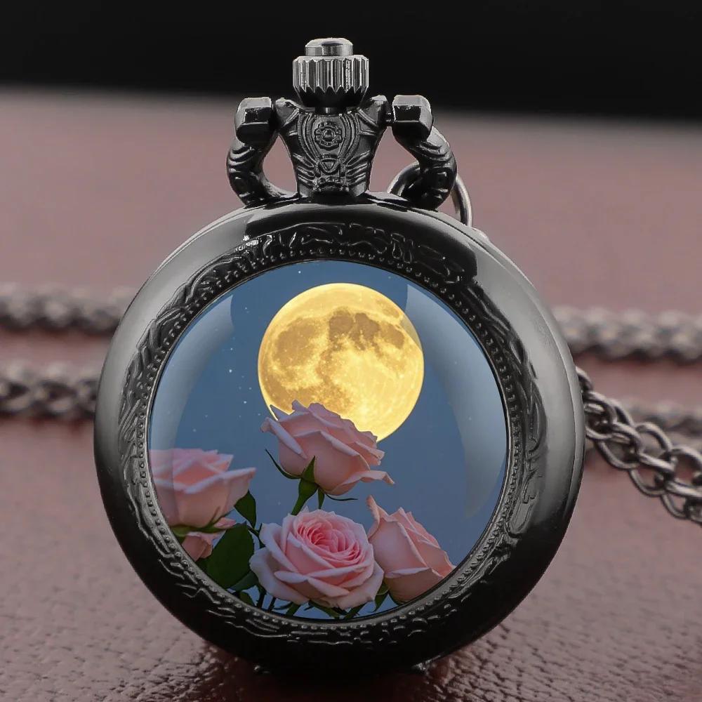 قلادة ساعة الجيب Moonlit Roses Scene - تصميم رقيق وقلادة سلسلة، هدية أنيقة للرجال والنساء
