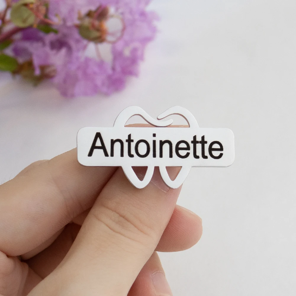 

Customize Various Styles Of Medical Brooches, Stethoscope Shaped Badges, And Dentist Shaped Professional Engraved Nameplates