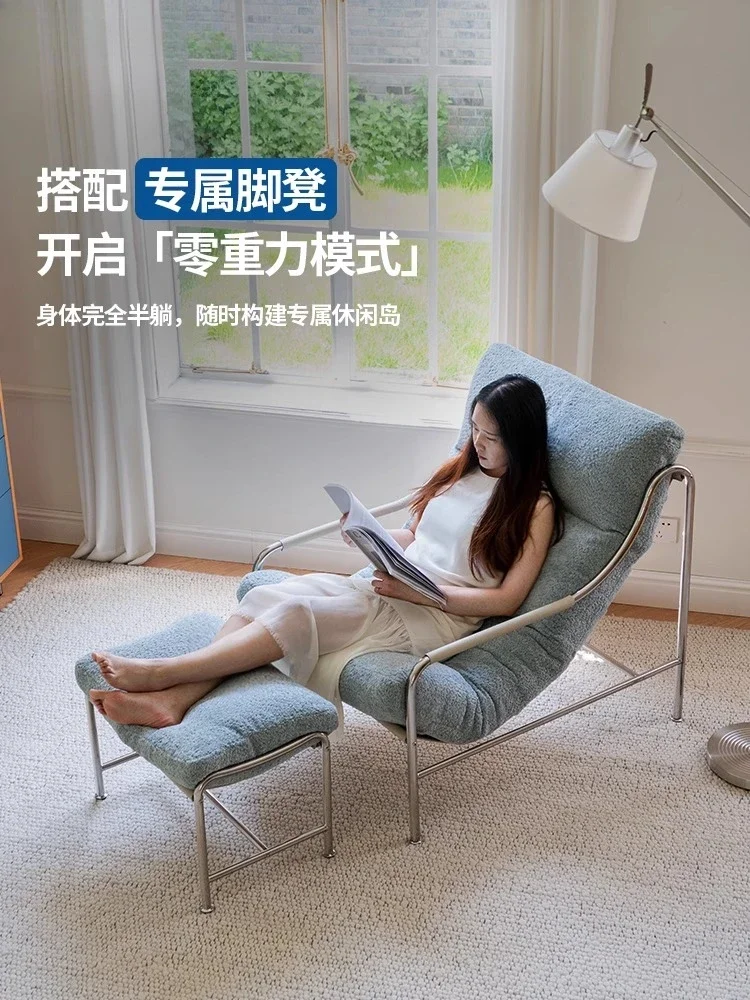 Helsinki, sillón reclinable, reposapiés, estilo medieval.