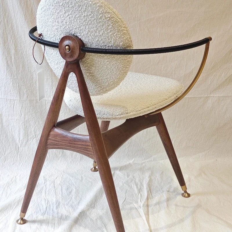 

Средневековый стул из массива дерева с кожаной обивкой, элитный, в стиле легкой роскоши, для столовой, гостиной, кабинета, обеденный стул.