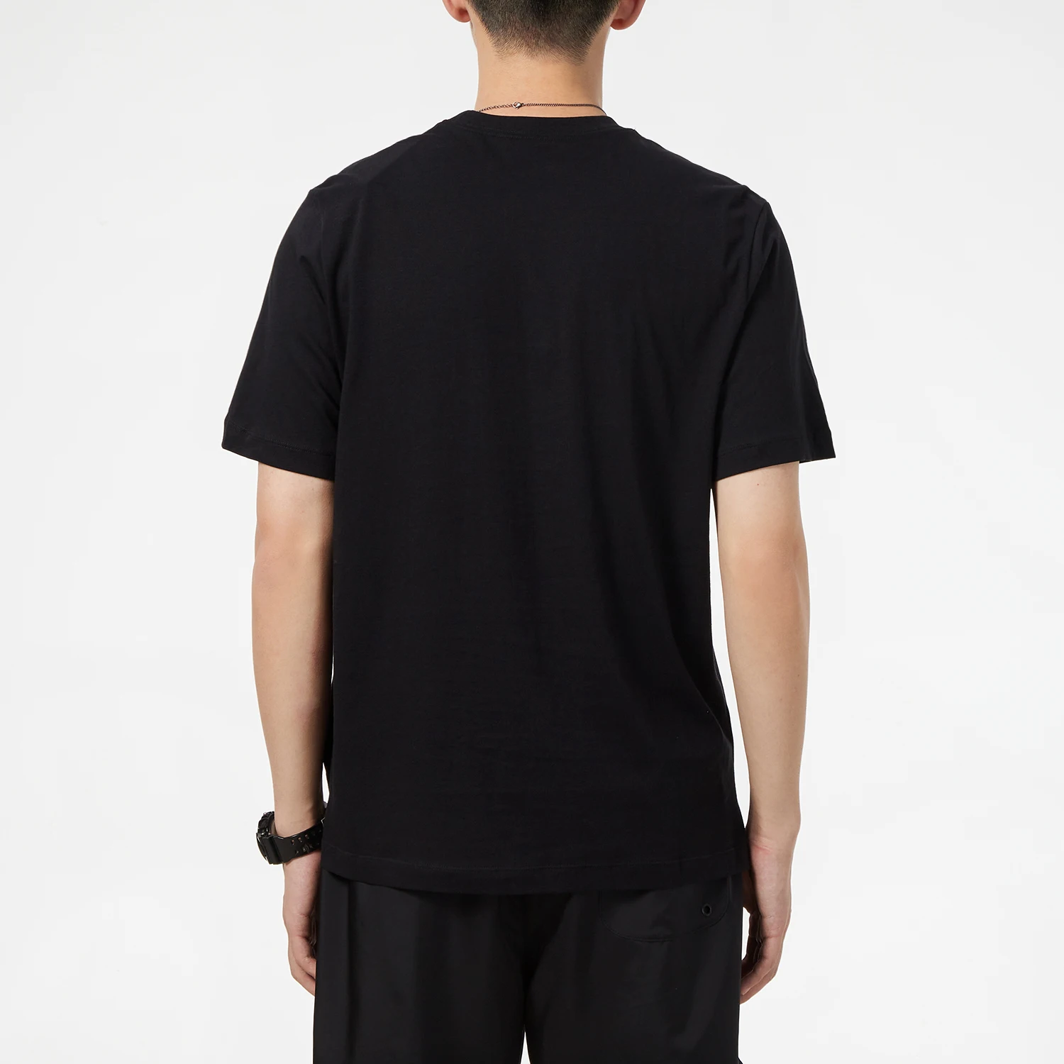 تي شيرت رجالي من Nike as m Nsw Tee Icon Swoosh قطن قابل للتنفس نصف كم للتنقل واللياقة البدنية والرياضة بأكمام قصيرة Dc5095-010