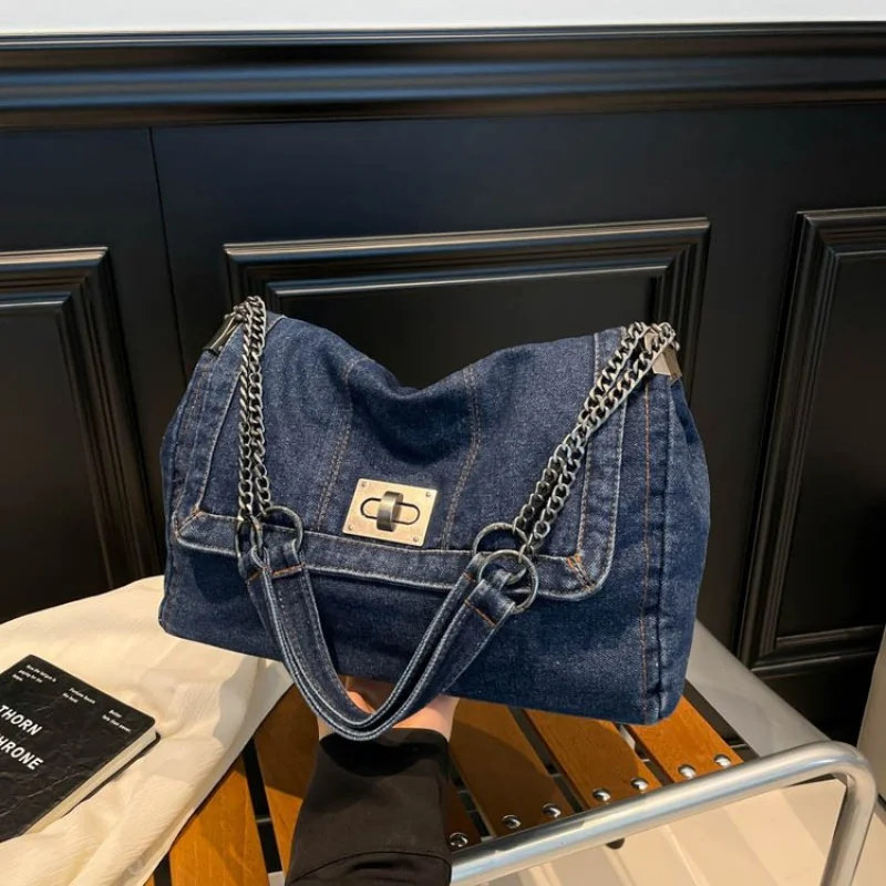 

Casual Fashionable Simple Mini Clutch Bag With Letter Logo For Women Leisure Trendy Stylish Everyday Bag