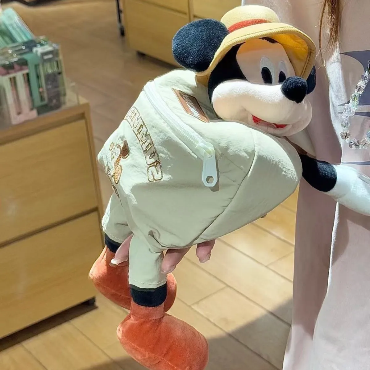 กระเป๋าเป้ตุ๊กตามิกกี้เมาส์น่ารัก แฟชั่นการ์ตูน สไตล์สร้างสรรค์ สำหรับเดินทางท่องเที่ยวกลางแจ้ง ของขวัญวันเกิดวันหยุดสำหรับเด็กผู้หญิง