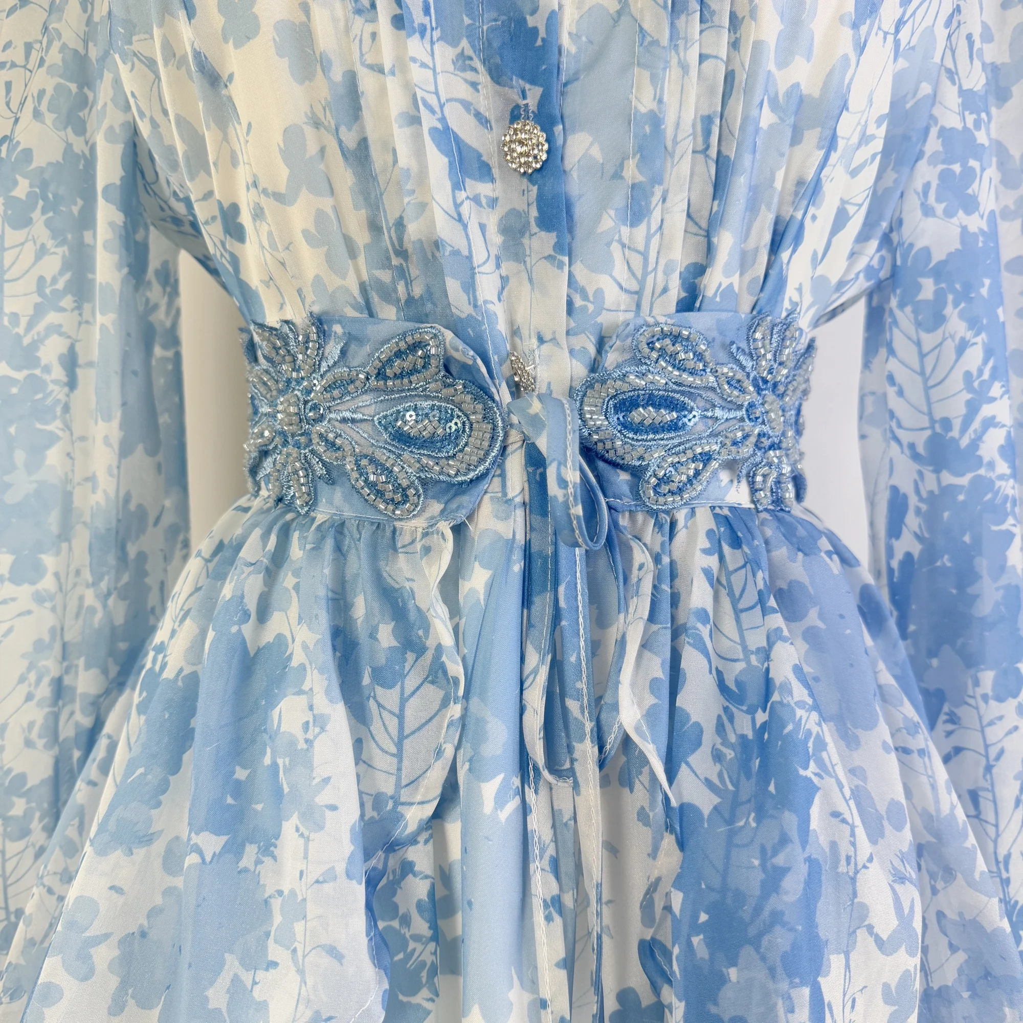 Nuovo Design Autunnale 2026: Abito Stampato con Cintura e Orlo Decorato con Perline, Modello Snellente in Poliestere, Maniche Lunghe, Collo Alto, Stile Francese, Ideale per il Lavoro