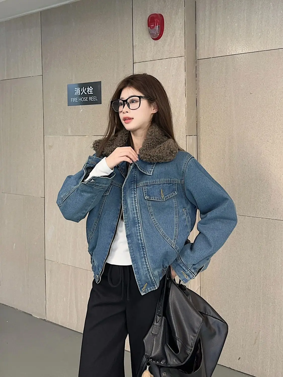 

Джинсовое пальто для женщин, длинное меховое плюшевое женское осеннее укороченное пальто с надрезом, минималистичная городская социальная клубная одежда с открытыми передними карманами, смешанная Y2K