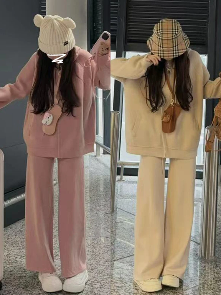 

Новинка ранней осени 2026: Корейский повседневный мягкий комплект из пальто и брюк с широкими штанинами для женщин, модный ансамбль с длинными рукавами и молнией, размер L