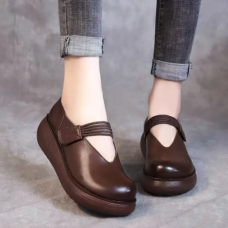 

Женские повседневные туфли на танкетке из искусственной кожи в стиле ретро с липучкой, весна-осень, новинка, на толстой подошве, с круглым носком, удобные, увеличивающие рост, цвет нюд