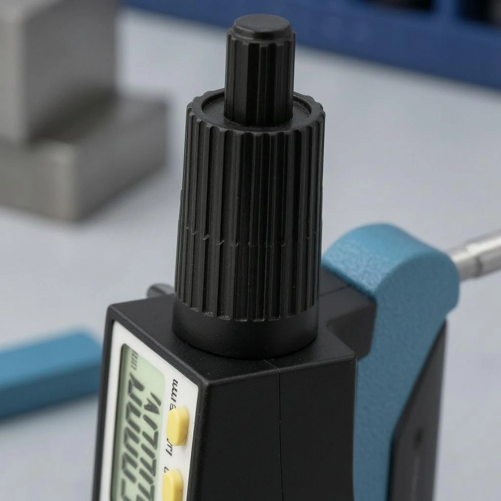 micrometro-digitale-esterno-con-display-lcd-strumento-di-misurazione-con-punta-zigrinata-portatile-per-uso-in-lavorazioni-meccaniche