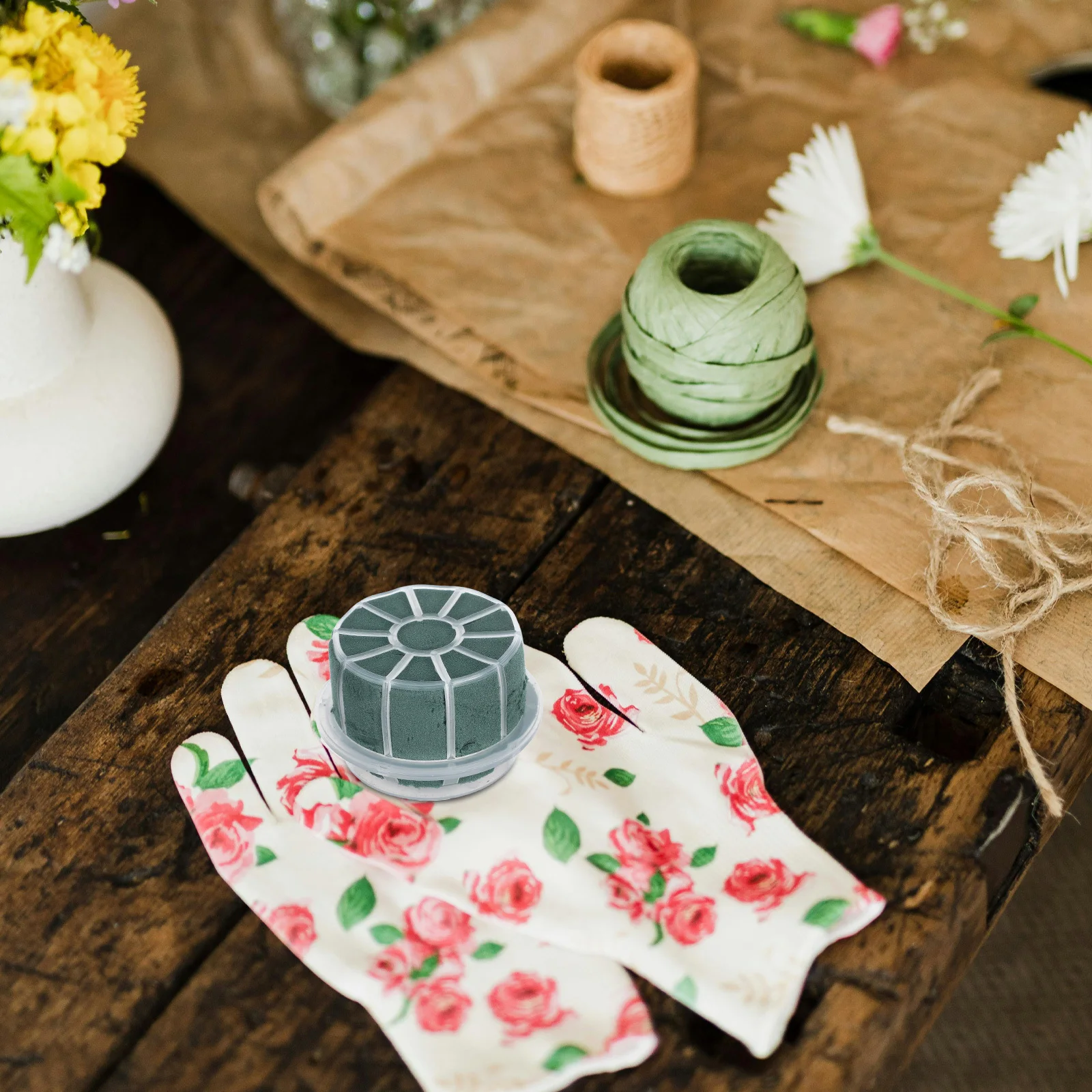 

Adhesive Round Floral Foam Self Adhesive Water Absorbing Support for Fresh Flower Arrangement Wedding Bouquet Hanging Decor