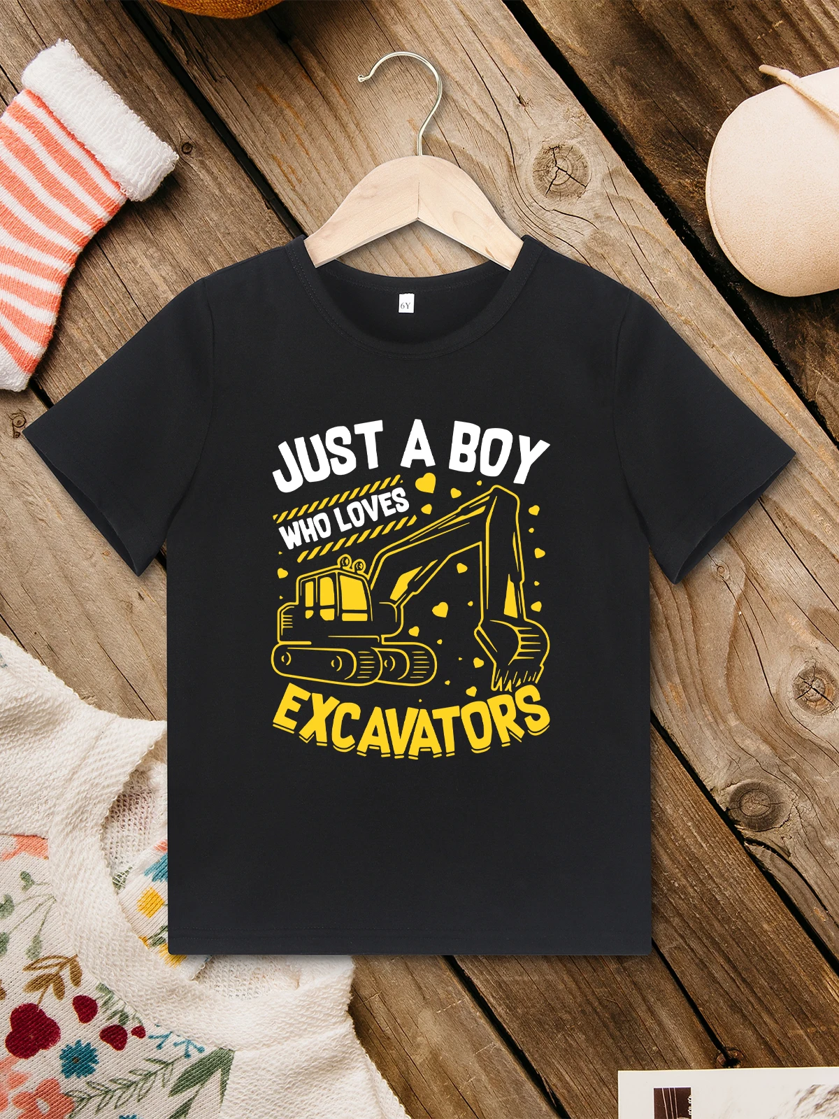 

Just a Boy Who Loves Excavators Summer Kids Clothes Mechanical Aesthetics Fashion Trend 3 to 7 Years Boys T-shirt Fast Delivery