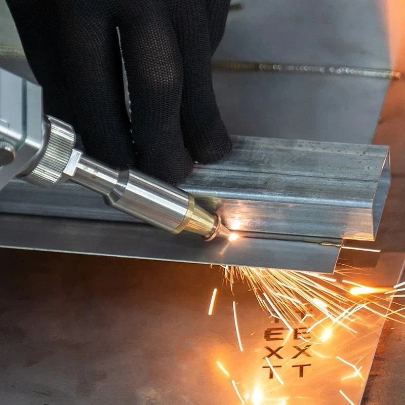 China handheld fiber    metal welding machine 3 in 1 1500w 2000w 3kw welder    equipment    weld torches