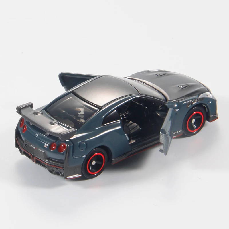 TAKARA TOMY-coche deportivo de juguete para niños, aleación de simulación de juguete fundida a presión, caja roja y blanca, Nissan GT-R, número 60