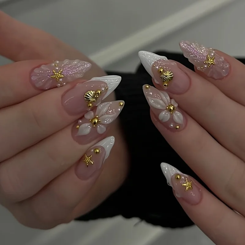 

24 pieces of medium almond shaped wearable nail, summer beach style golden shell starfish design, reusable fake nail nail patch set, suitable for women's vacation, daily wear, and spring and summer use, essential nail art for spring and summer