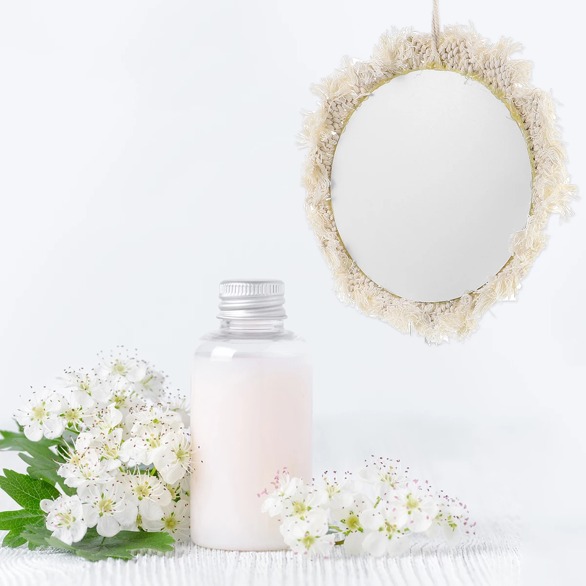 

1 pc Wall Hanging Mirror Tapestry Decorative Round Makeup Mirror Nordic Style Artistic Functional Decorative Tapestries Mirrors