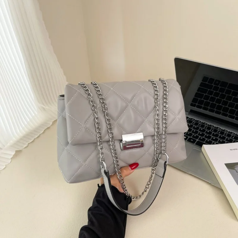 

Fashionable Women's Handbag Made Of Premium Leather Boasting Trendy Casual Paris Daily Refined Look​