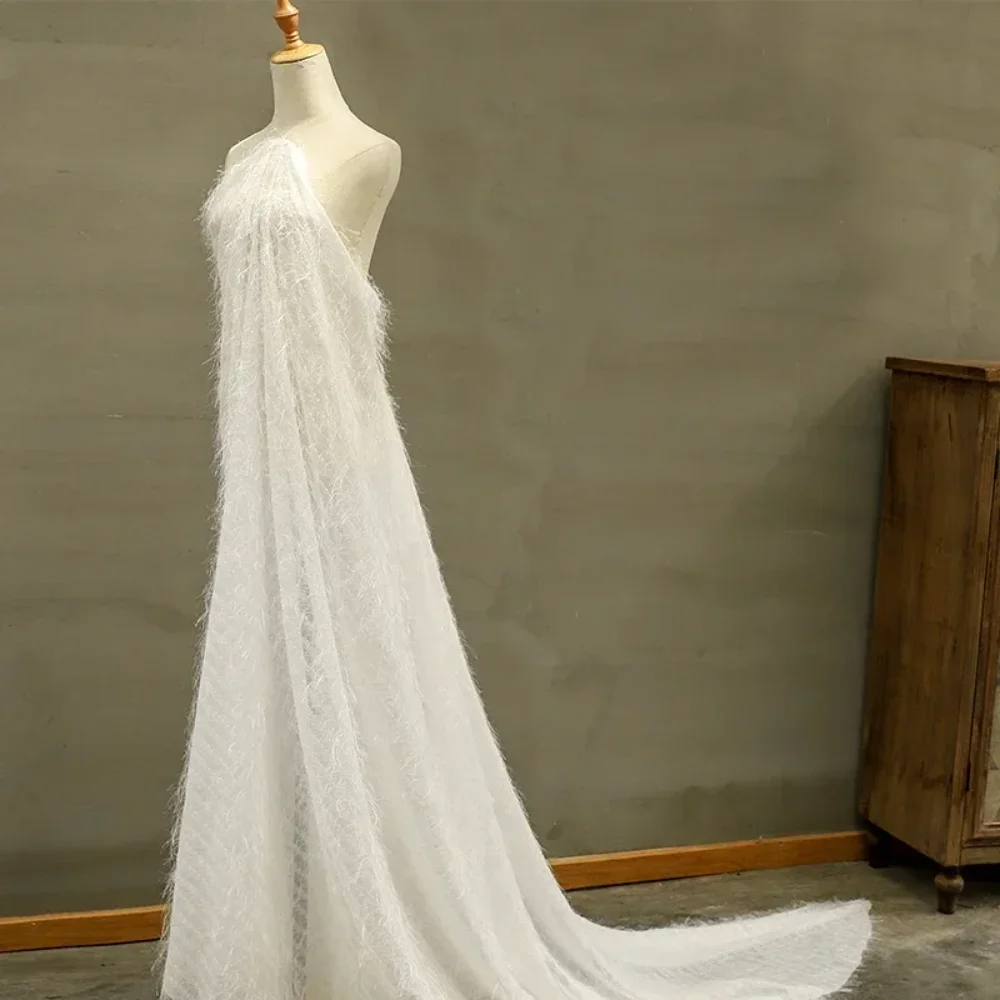 

Новая оригинальная дизайнерская ткань с кисточками из перьев и цветов, перспективная сетка, модная ткань для одежды, шитье своими руками по метрам