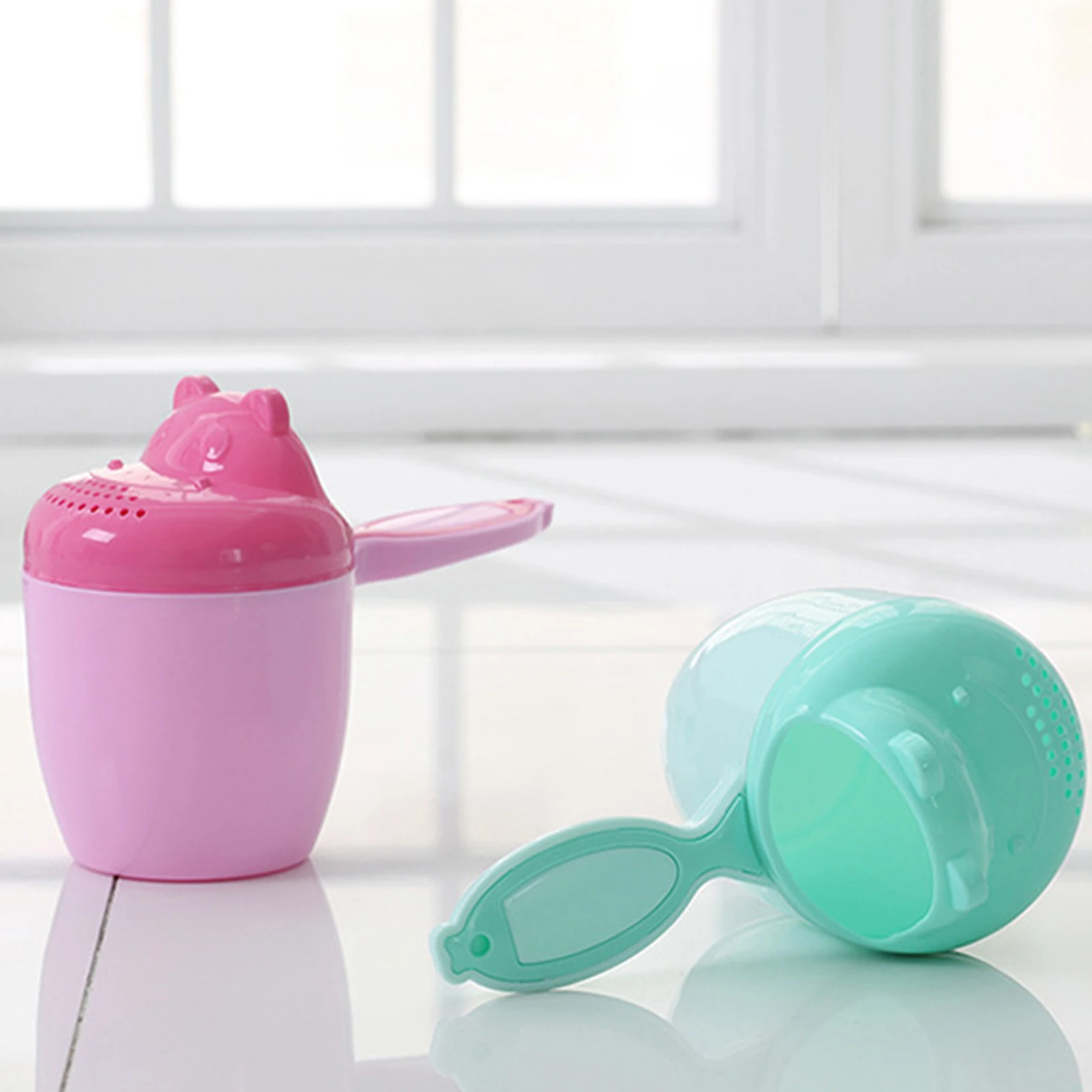 Tazza da bagnetto per bambini Versatore per acqua da bagnetto per bambini Versatore per cartoni animati addensato Sicurezza per bambini Lavaggio dei capelli e tempo di balneazione Doccia Risciacquo