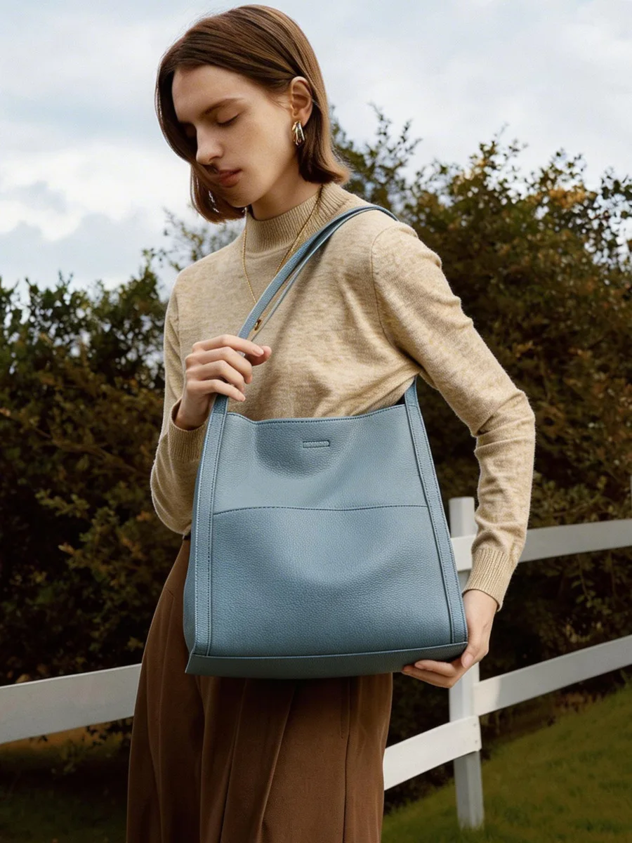 

Популярная женская сумка-тоут из натуральной кожи (первый слой), однотонная, вместительная, на плечо, для поездок на работу и шопинга