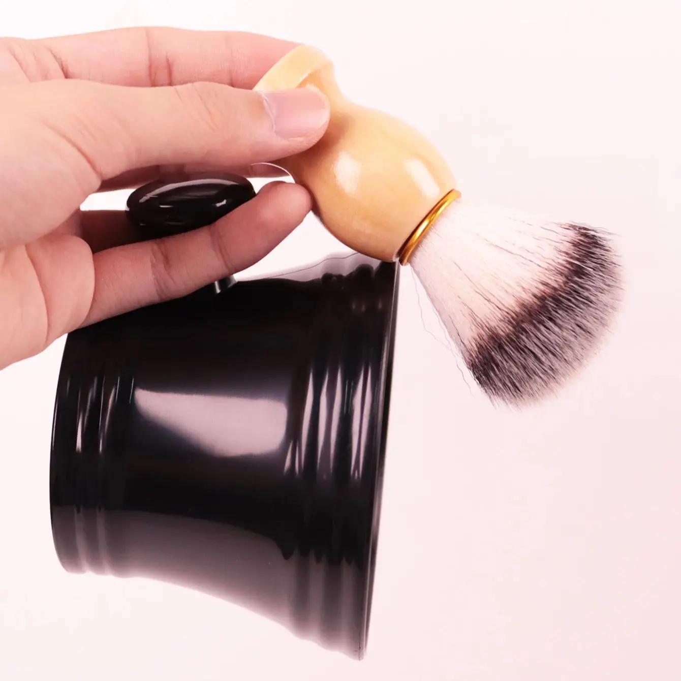 قطعتان من فرشاة الشعر الاحترافية المتينة مع مقبض وعاء الحلاقة الناعمة الخاصة بشعر مستعار حقيقي