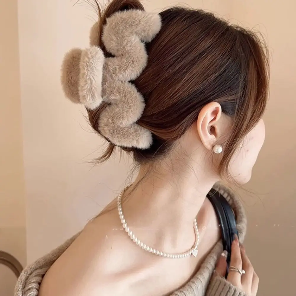 

Creative M-shaped Plush Hair Claw Grab Clip Ponytail Holder Hair Clip Korean Style Geometric Large Shark Clip Girls