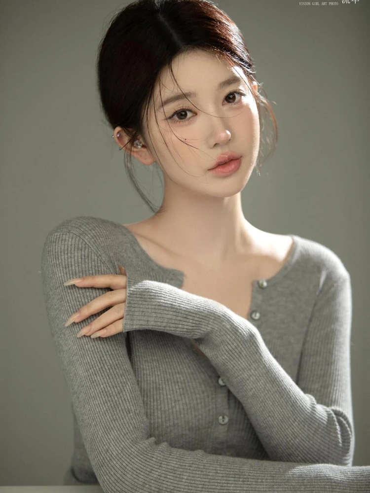 

Minimalist Artistic Photography Studio Korean Style Transparent Girl Pure Desire Lazy Style Sweater Fashionable Stage Costume