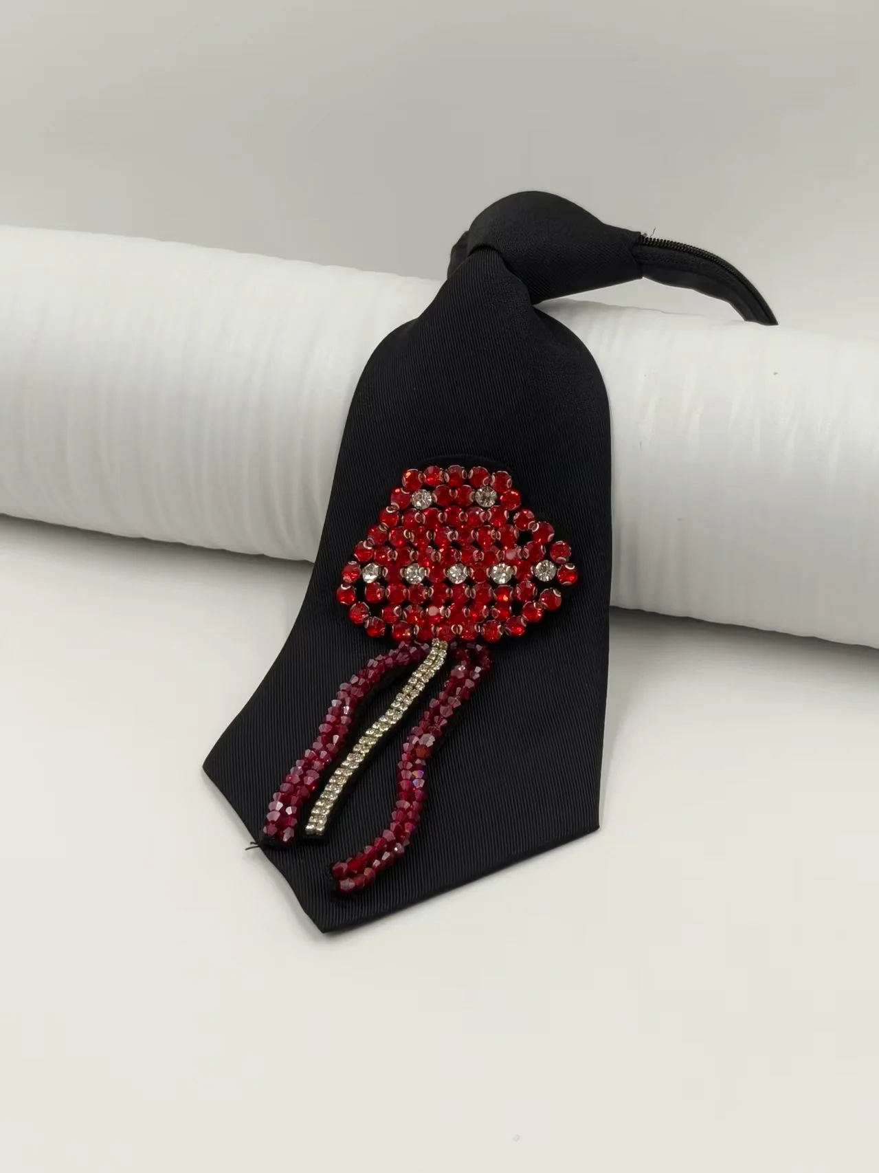 Sweet and Cool Style Red Rhinestone Tie-Free Tie with Fun Mushroom Head Decoration, Personalized Bow Tie for Suit and Shirt