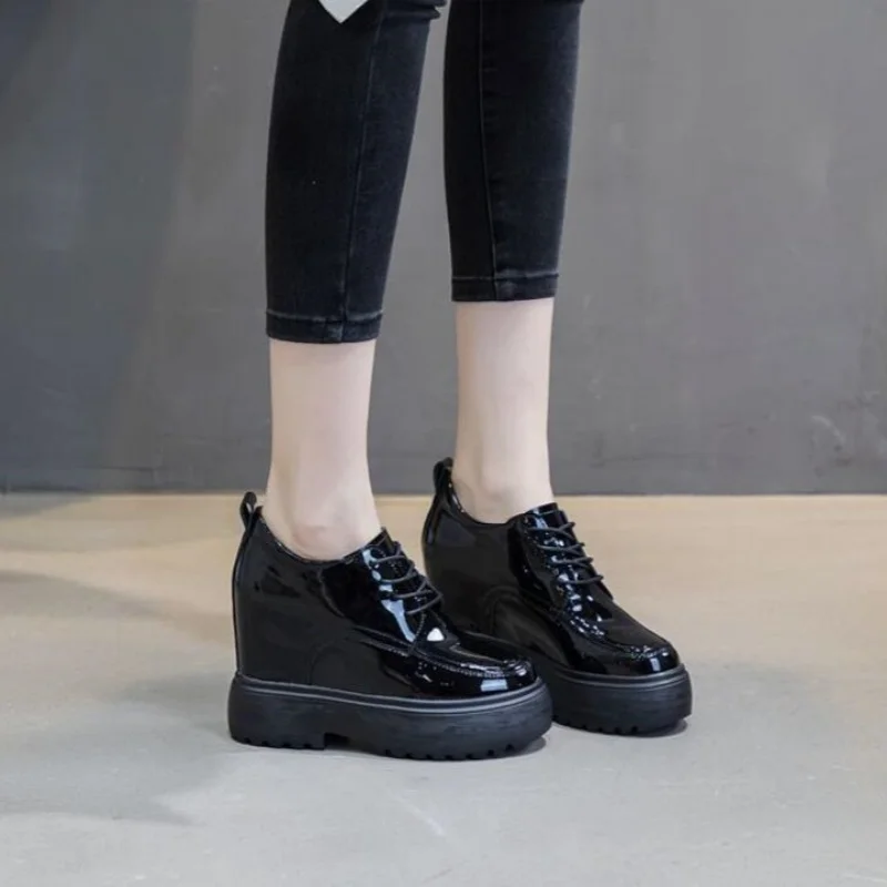 

Женская повседневная обувь на платформе 11 см на танкетке и скрытом каблуке, массивные кроссовки, женская обувь из микрофибры, весна-осень