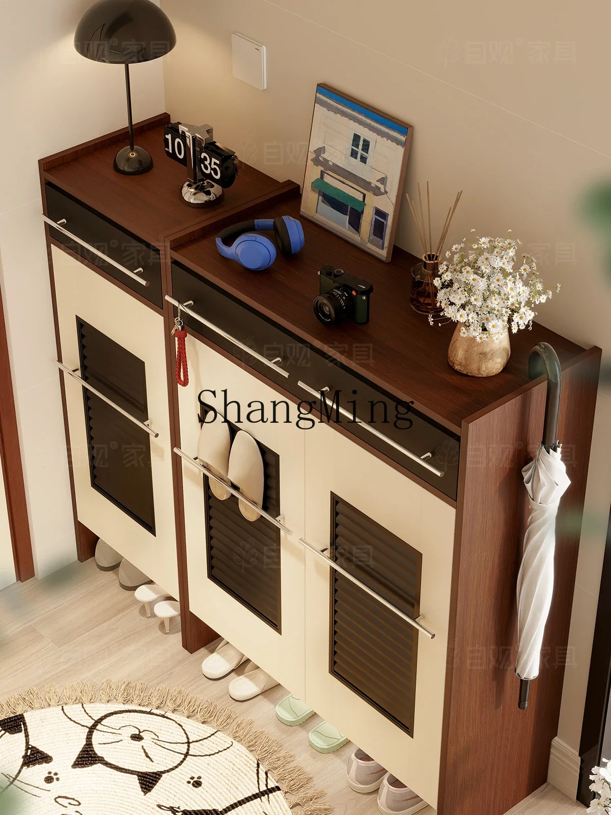 

CL integrated against the wall into the home partition porch retro louver door locker
