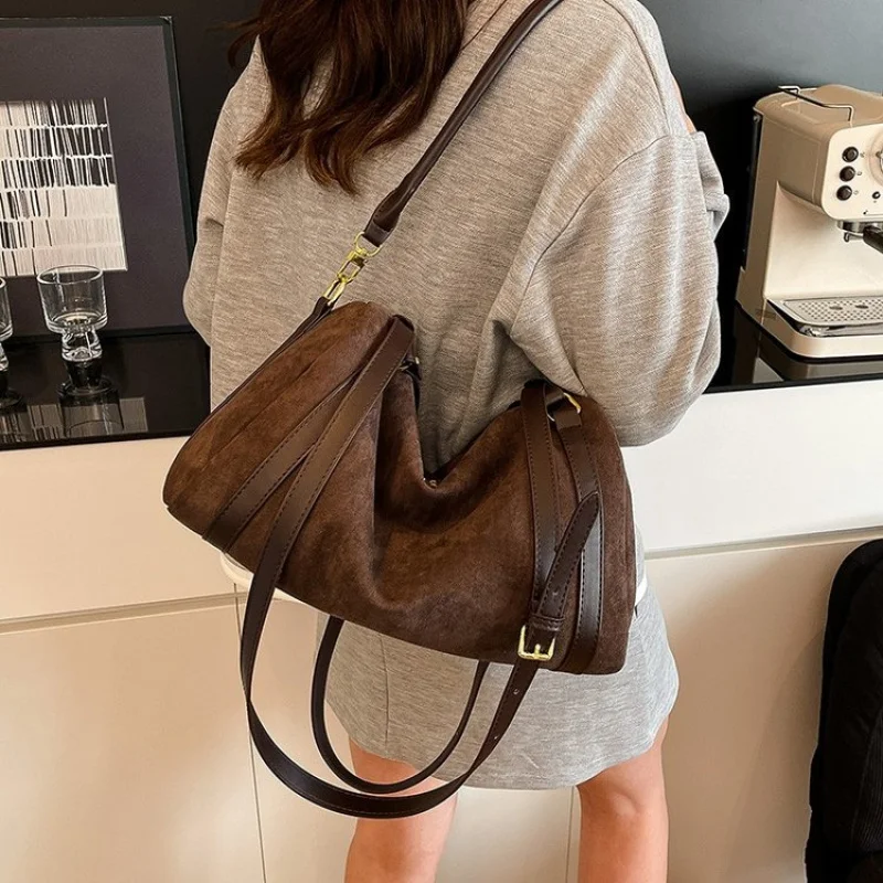 

High-End Women's Hand Bags Made Of Grid-Printed Leather Boasting Paris Inspired And High-End Daily Look​