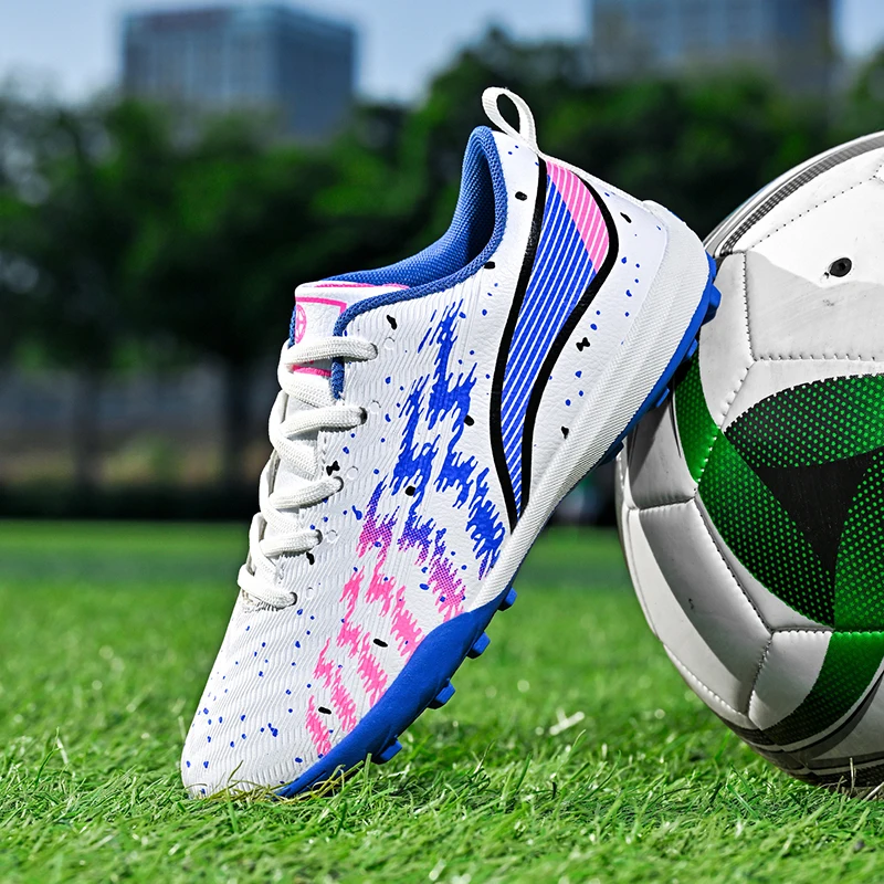A pair of children's athletic football sneakers, breathable upper, stable grip for sports matches HD‑672