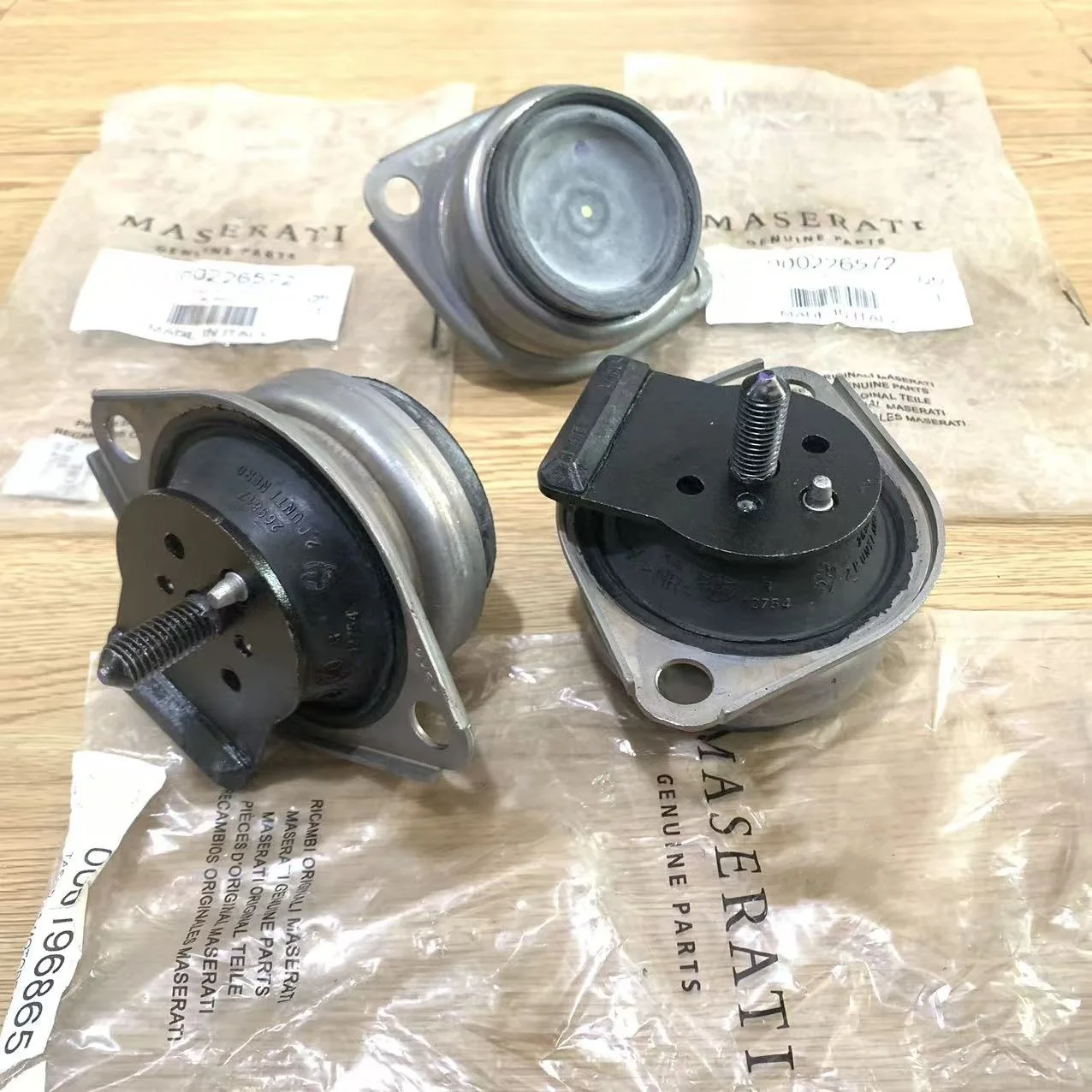 

226572 196865 High-quality Engine Bracket Pad, Gearbox Rubber Bracket, Hydraulic Shock Absorber. Suitable for Maserati GT MC