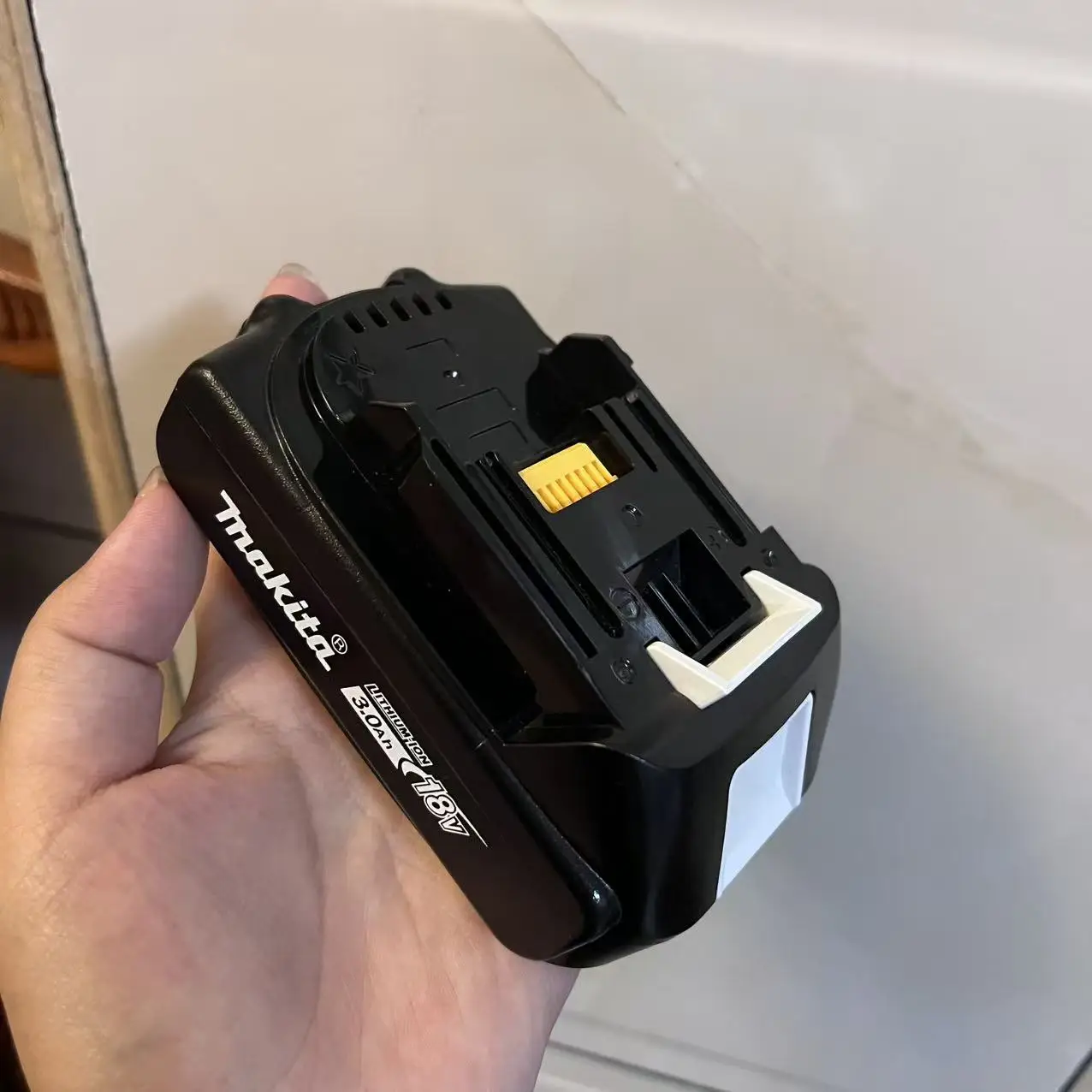 

Lithium Rechargeable Battery MAKITA 3000mAh EU Plug charger.18V Battery Capacity Indicator for DDF487 DTD173 DTW700 DGA404 tools